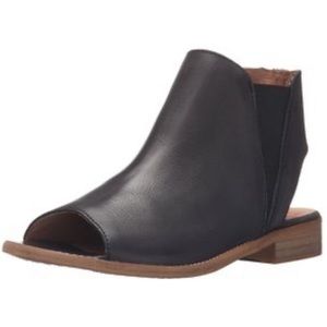 Renvy black leather Ciara cut out peep toe booties size 38/7